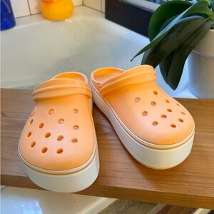 Platform Crocs size 7